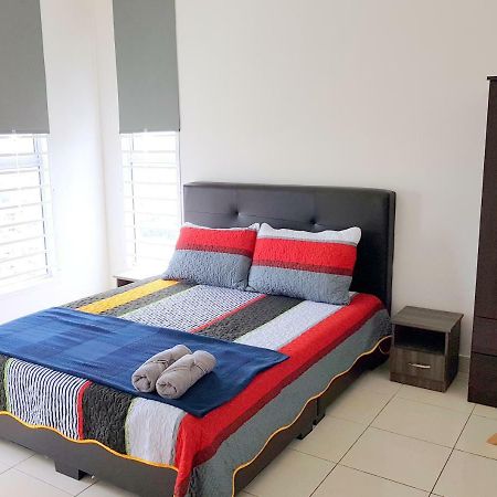 Hz Homestay @Ascotte Boulevard セメニー エクステリア 写真