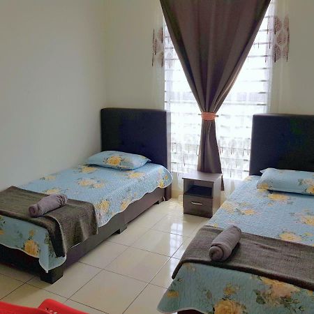 Hz Homestay @Ascotte Boulevard セメニー エクステリア 写真